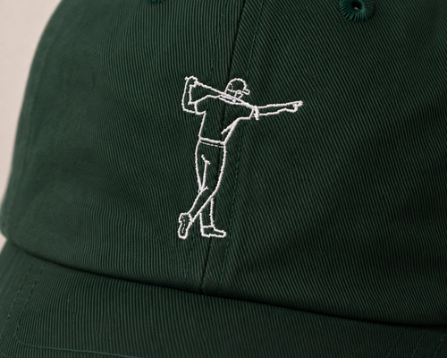 Detaljbild av grön FOA Golf golfkeps med broderad golfare