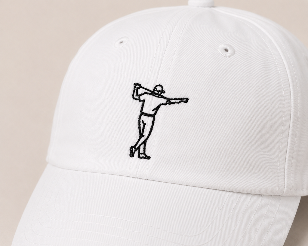 Detaljbild av vit FOA Golf golfkeps med broderad golfare