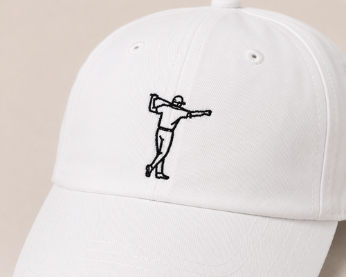 Detaljbild av vit FOA Golf golfkeps med broderad golfare