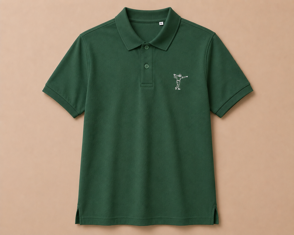 Grön golfpiké från FOA Golf med broderad golfare på bröstet
